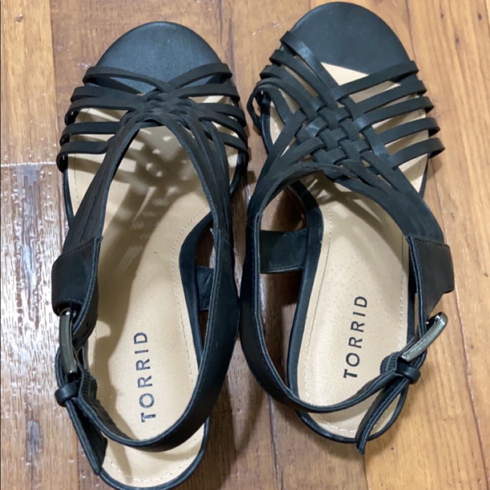 Torrid strapping black wedges size 8.5